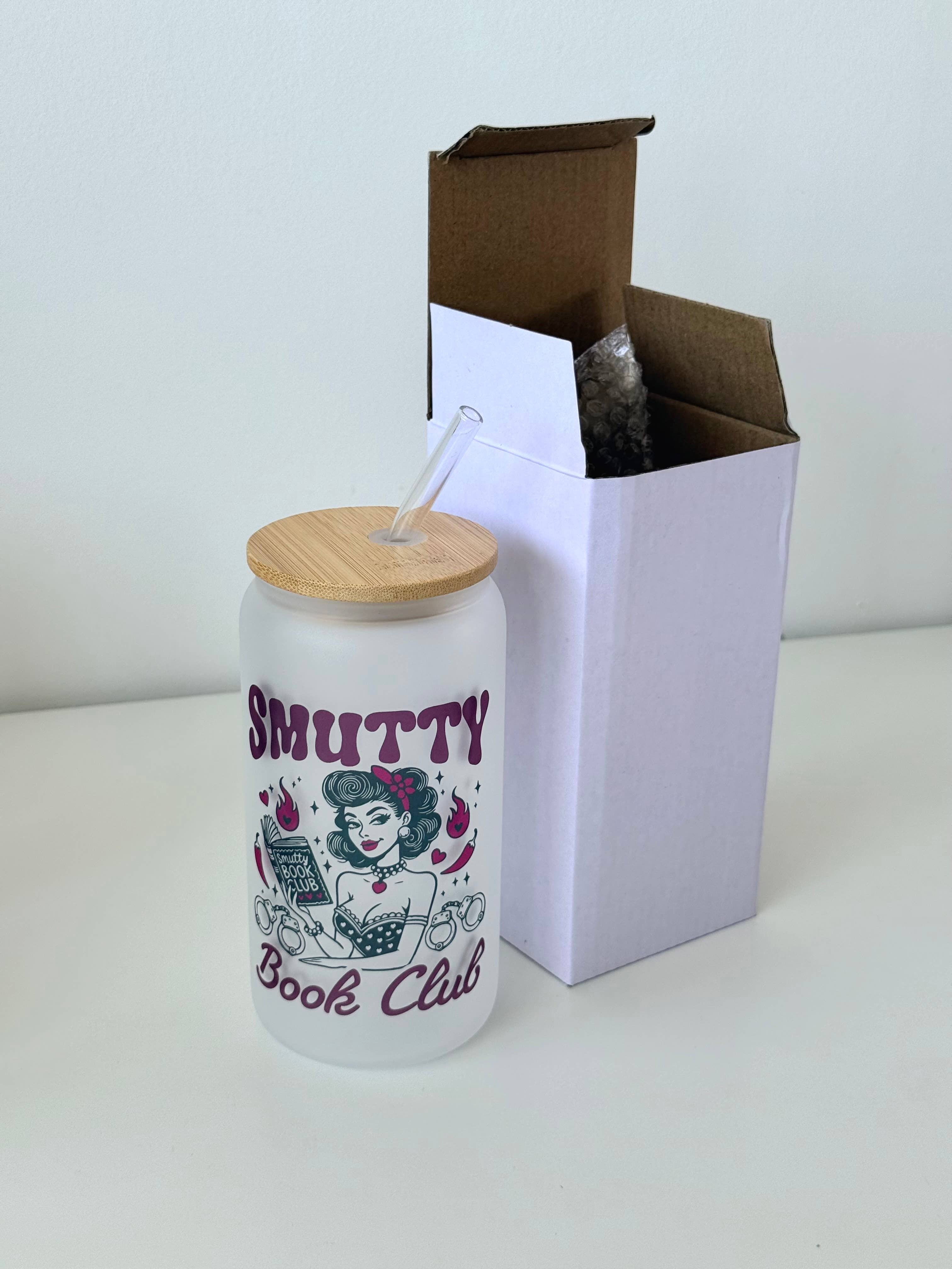 the cute cloud - Smutty Book Club frostat glas, mugg/skål. Diskmaskinssäker + lock och sugrör