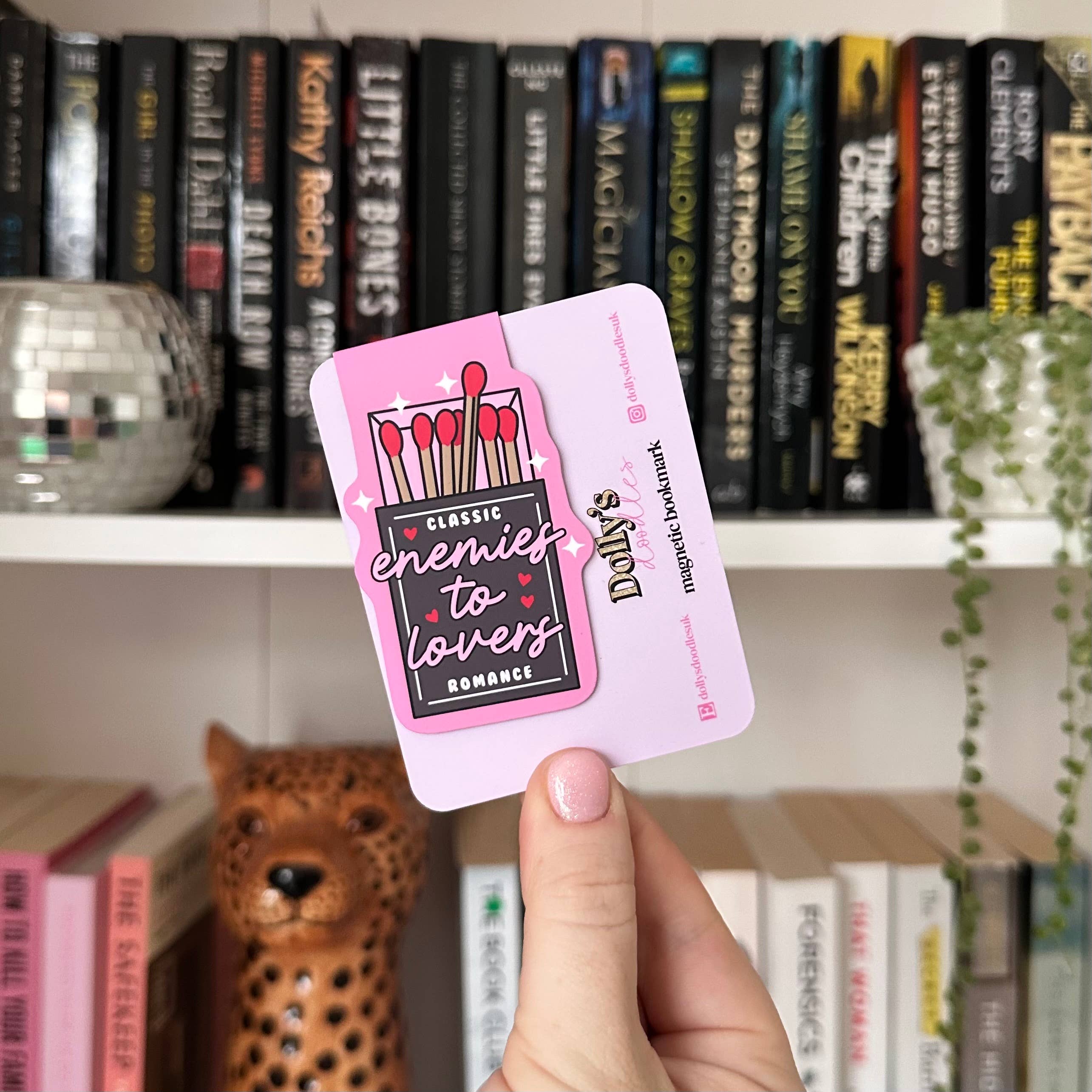 Dolly’s Doodles - Matchbox Fiender till älskare Romantik Magnetiskt Bokmärke Läsning