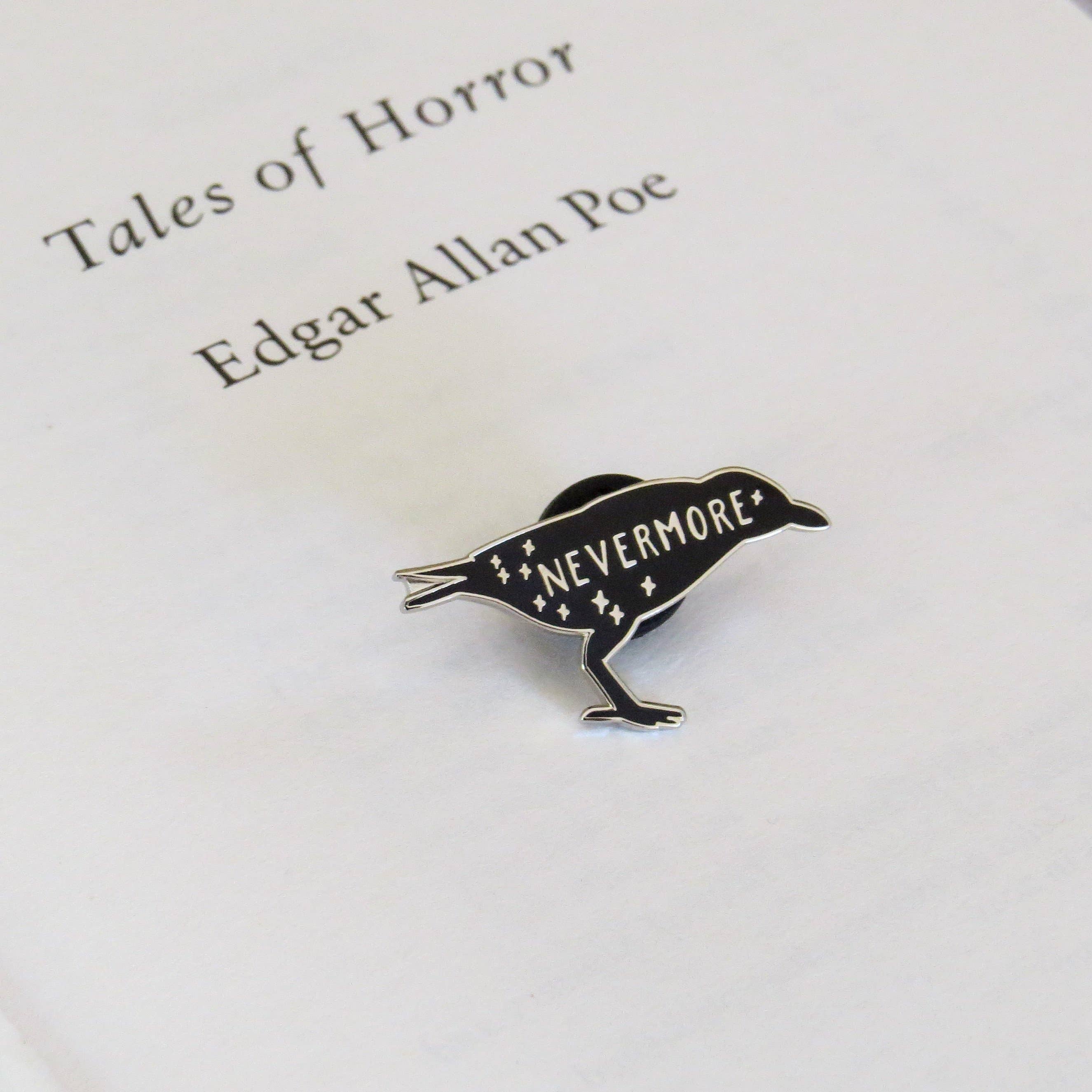 LiteraryEmporium - The Raven Edgar Allan Poe emalj-pin från Gothiska samlingen