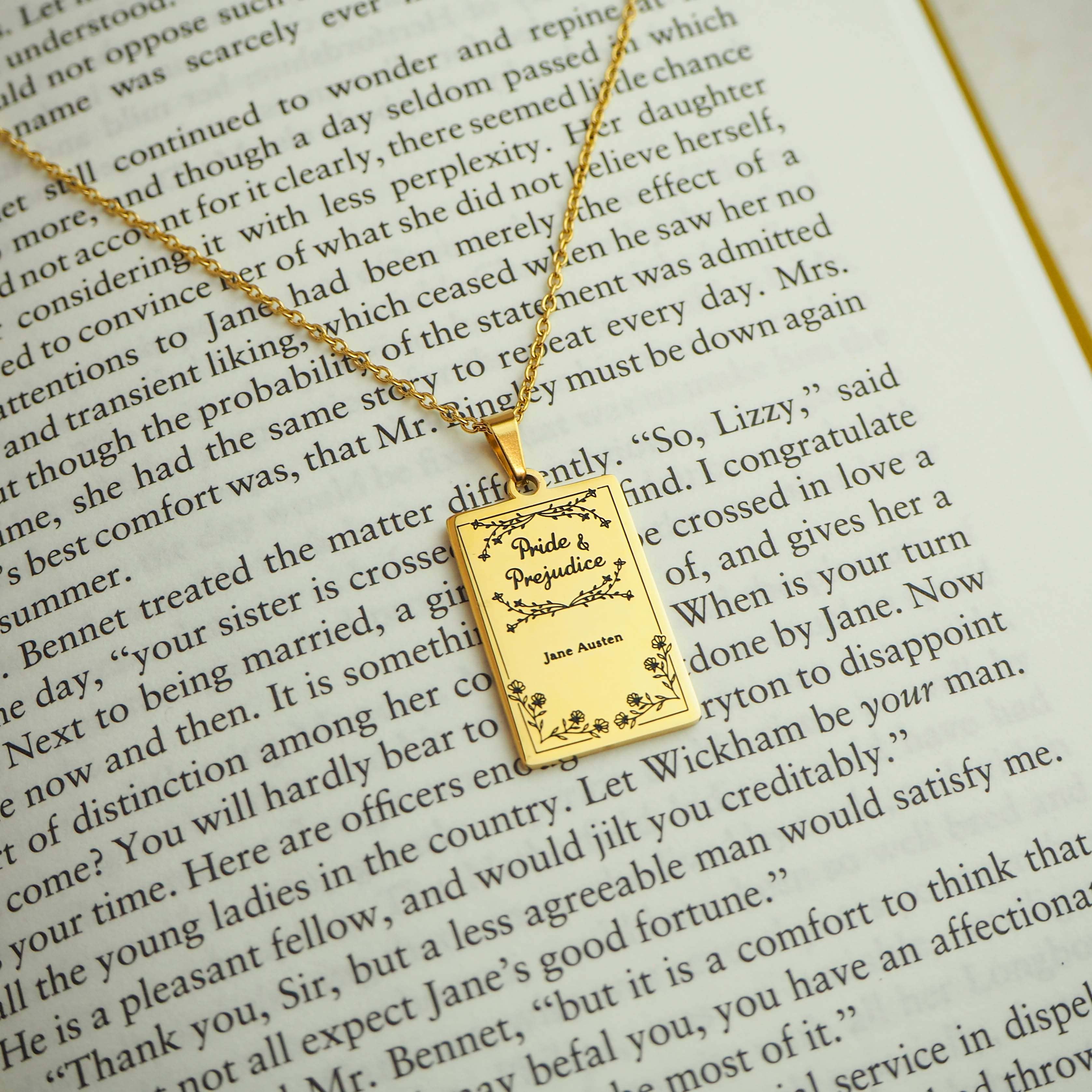 LiteraryEmporium - Halsband med bokmotiv Pride and Prejudice